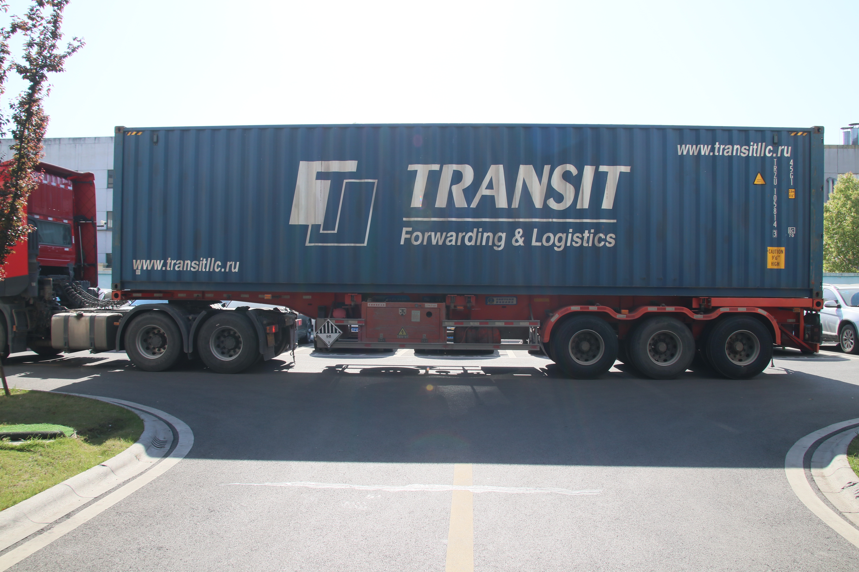Container truck used for industrial floor scrubber export logistics